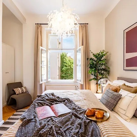 Kinu House By Days * Praha