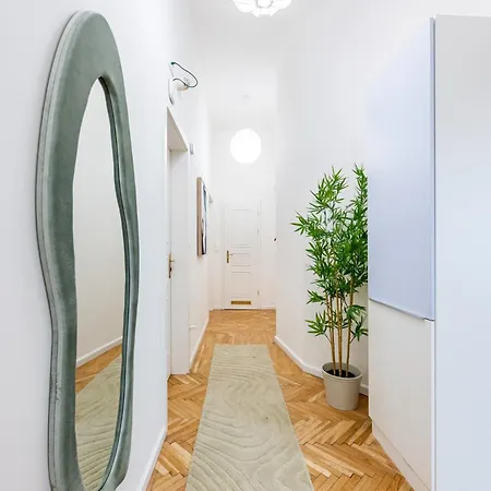 Kinu House By Days * Praha